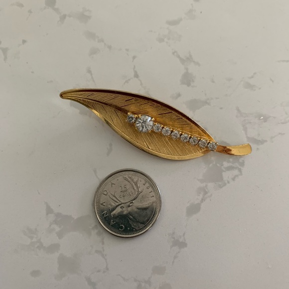 Vintage leaf brooch with rhinestone - Picture 2 of 3